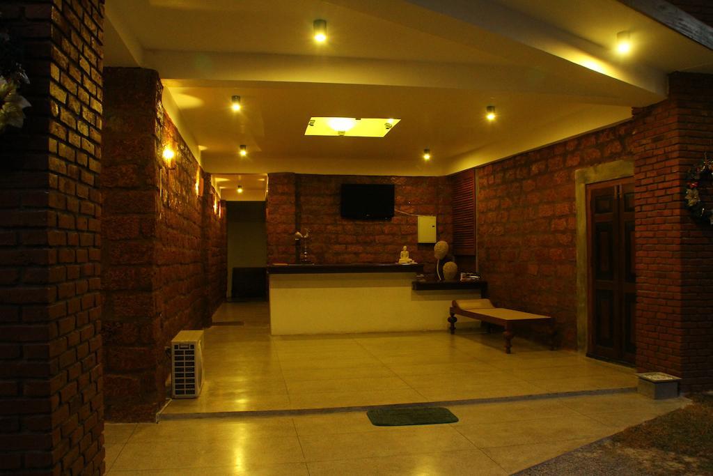 Lanka Bangla Inn Villas Restaurant & Travels Katunayaka Екстериор снимка