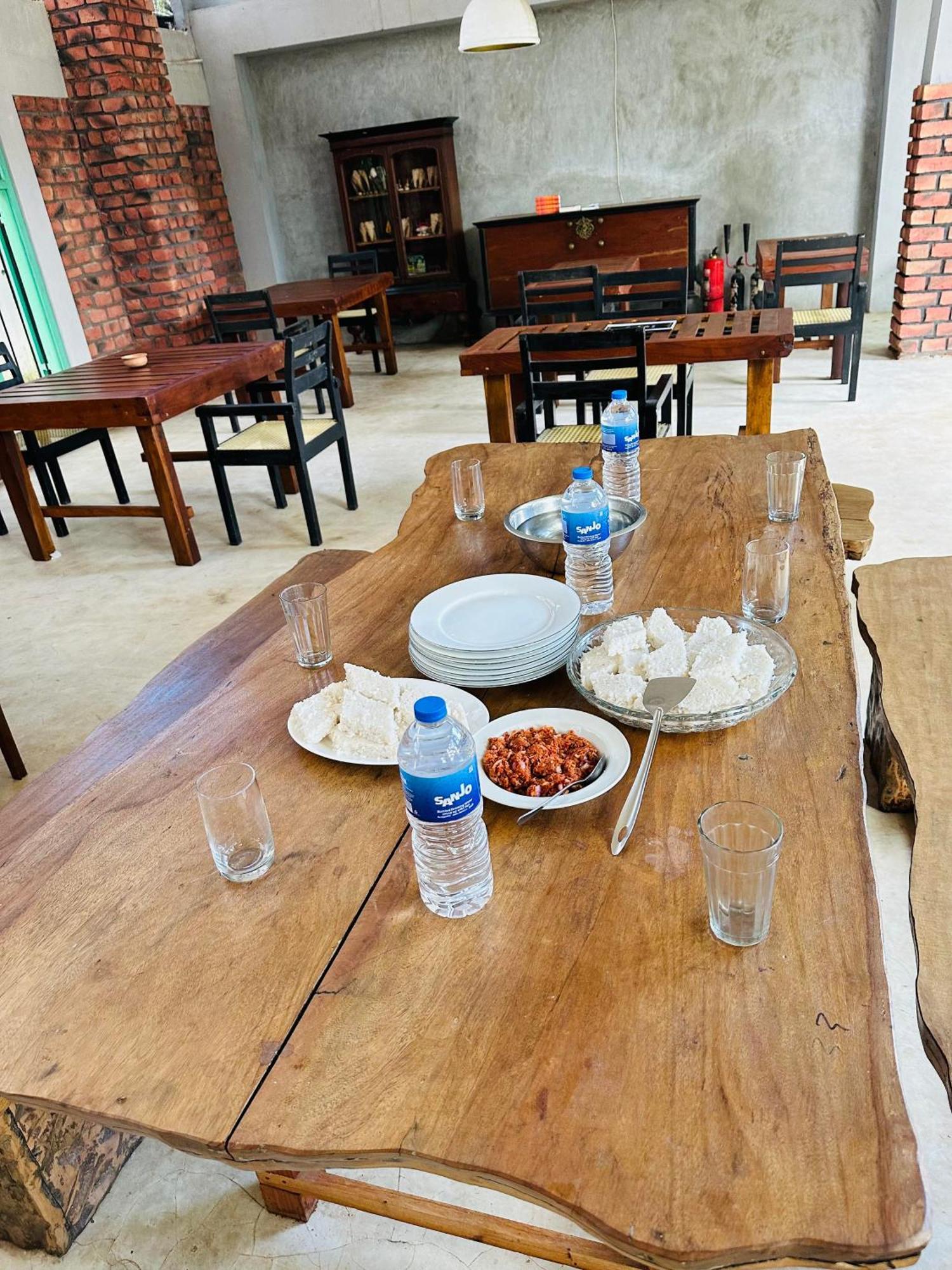 Lanka Bangla Inn Villas Restaurant & Travels Katunayaka Екстериор снимка