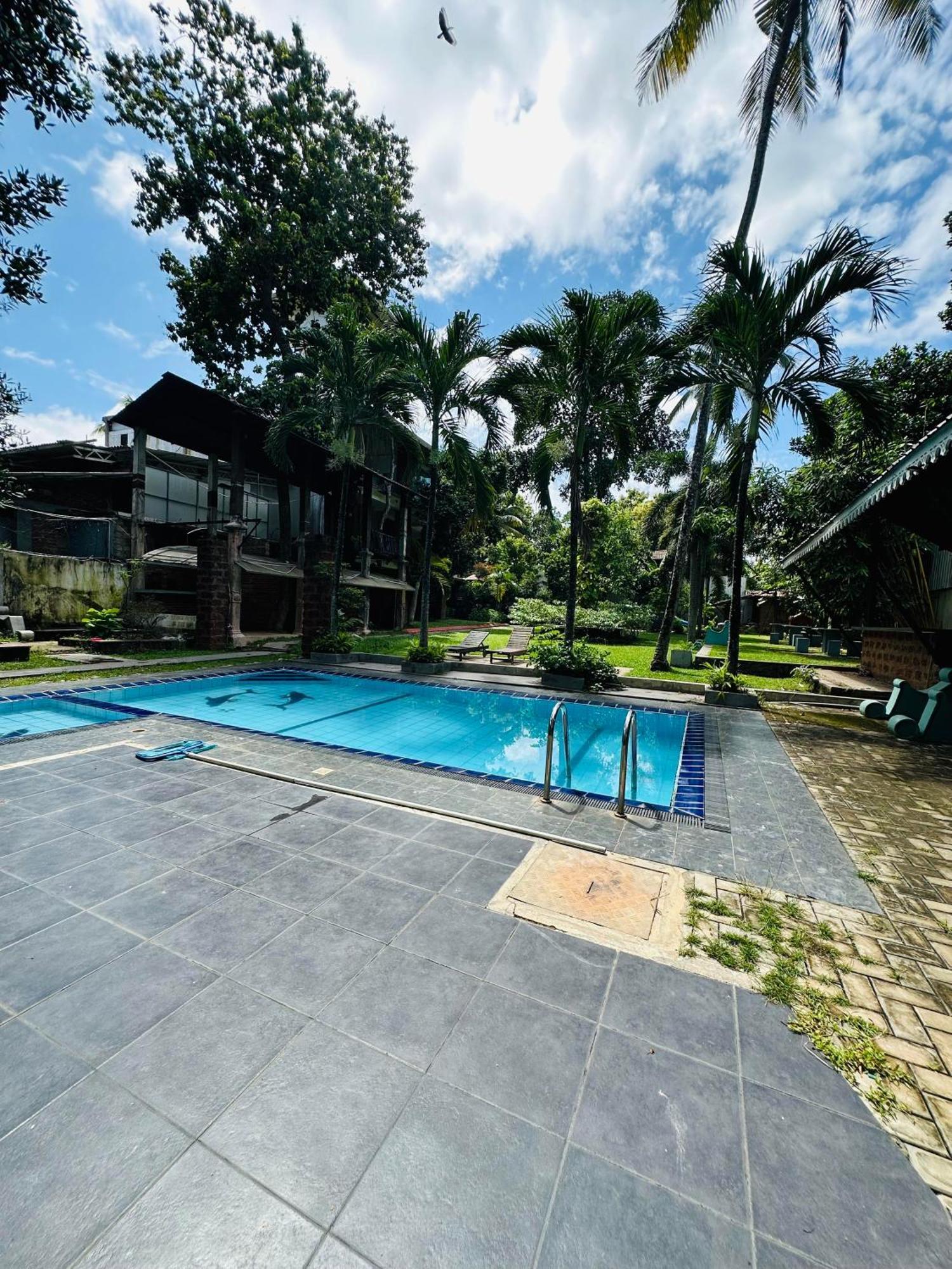 Lanka Bangla Inn Villas Restaurant & Travels Katunayaka Екстериор снимка