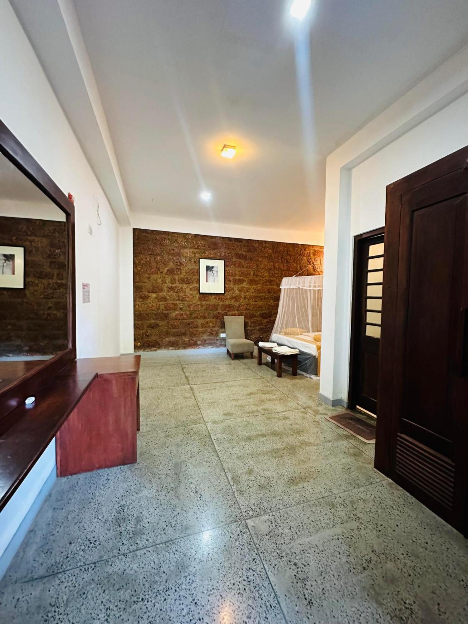 Lanka Bangla Inn Villas Restaurant & Travels Katunayaka Екстериор снимка