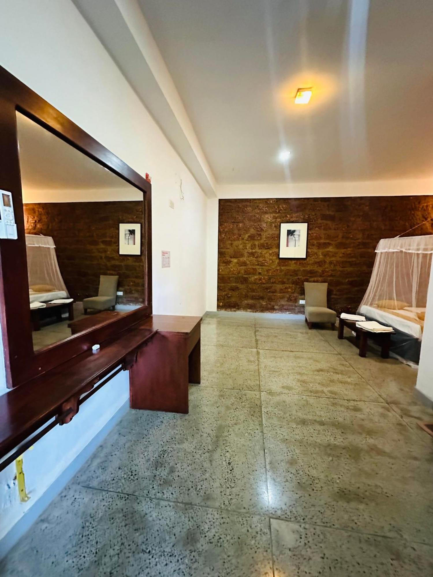 Lanka Bangla Inn Villas Restaurant & Travels Katunayaka Екстериор снимка