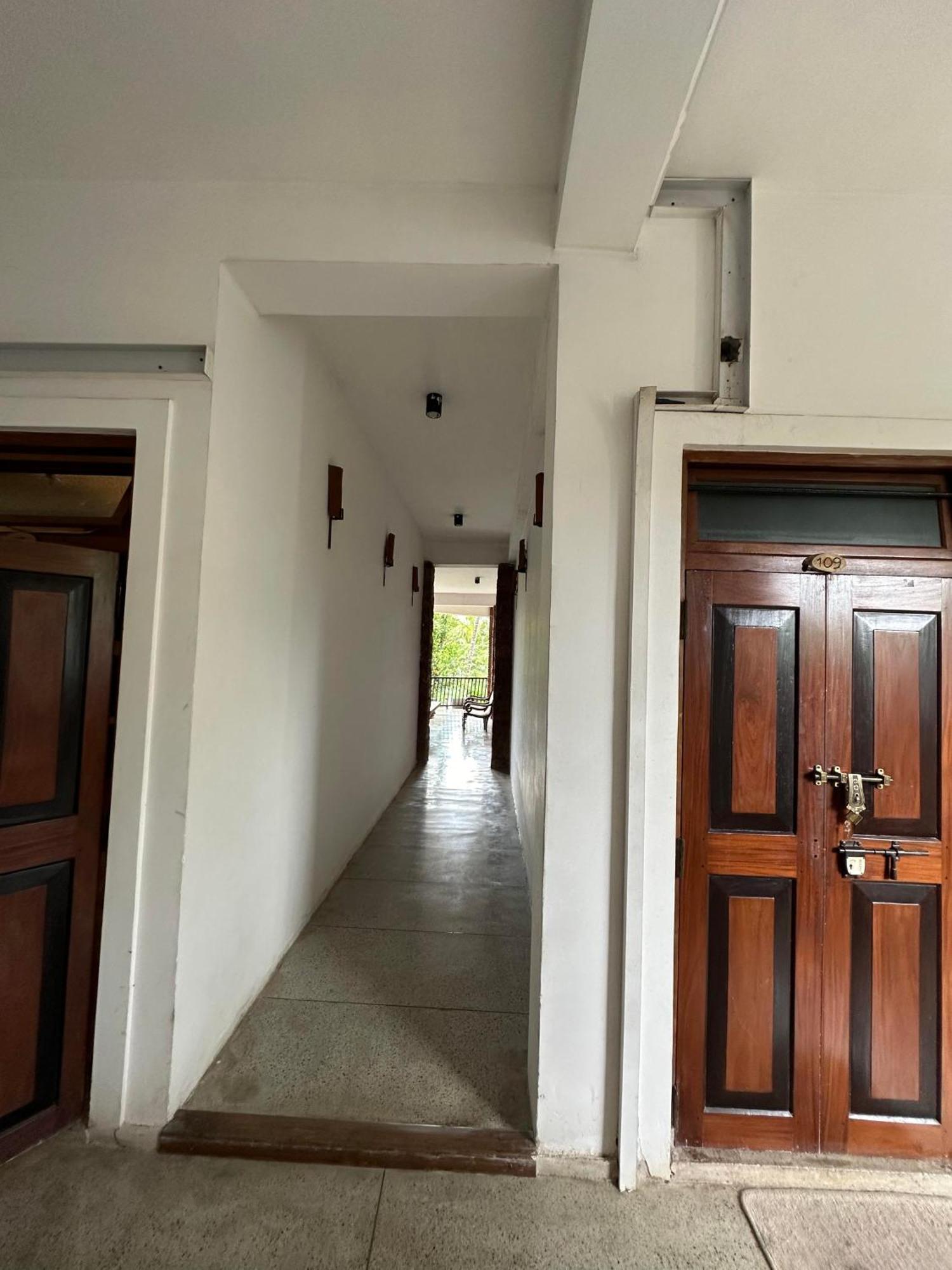 Lanka Bangla Inn Villas Restaurant & Travels Katunayaka Екстериор снимка