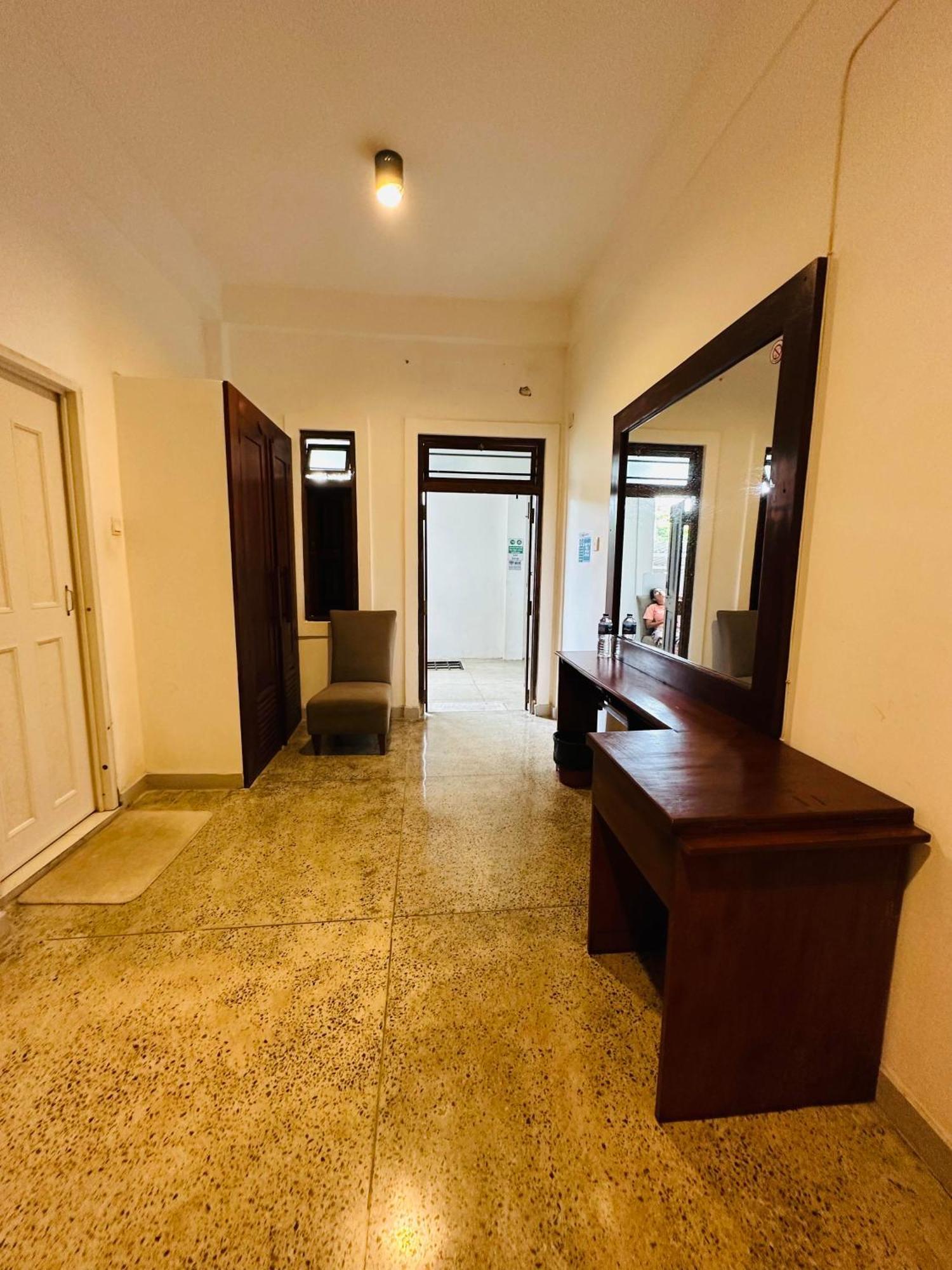 Lanka Bangla Inn Villas Restaurant & Travels Katunayaka Екстериор снимка