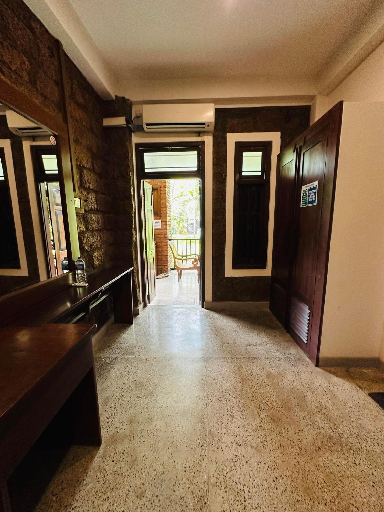 Lanka Bangla Inn Villas Restaurant & Travels Katunayaka Екстериор снимка