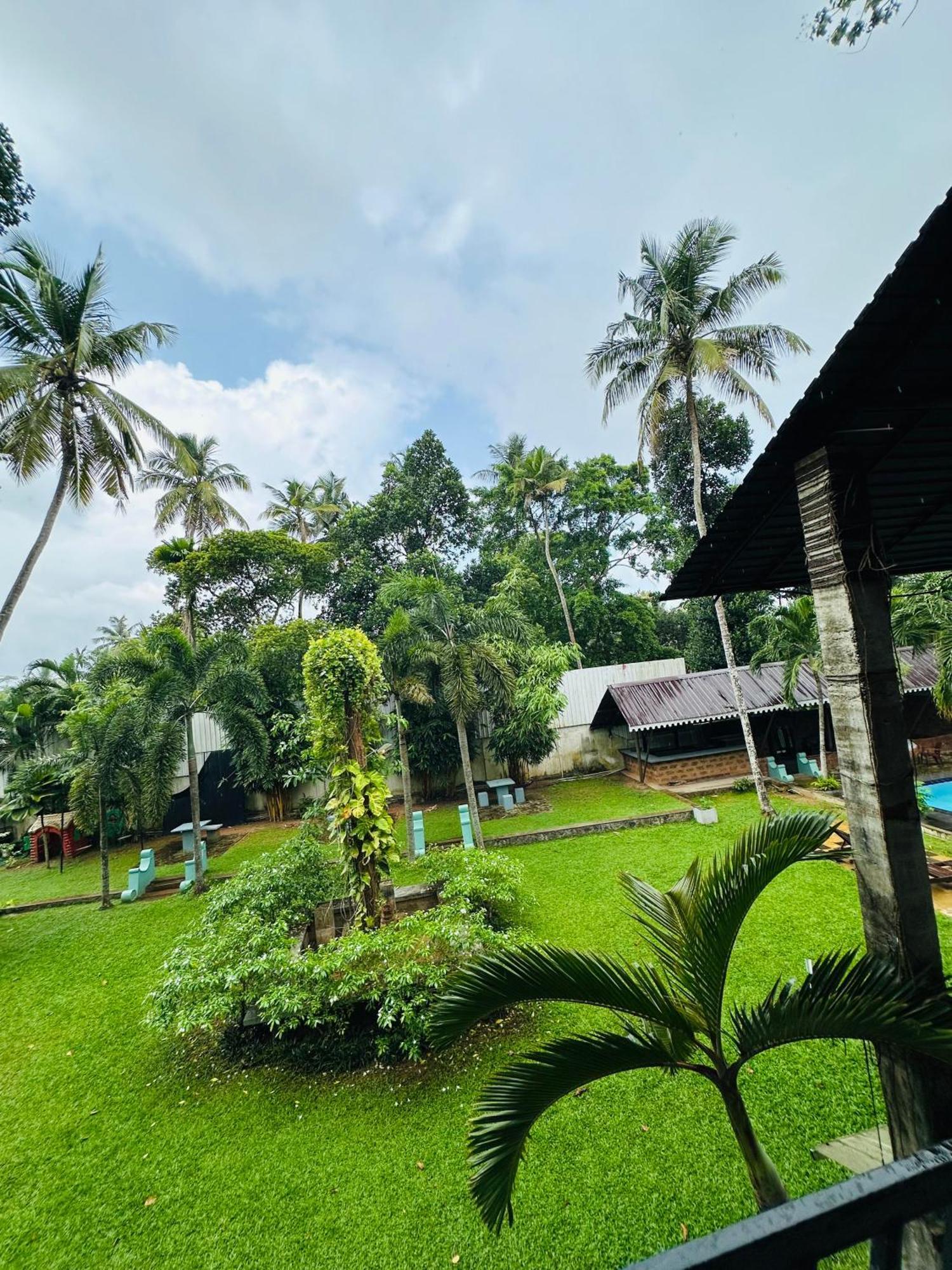 Lanka Bangla Inn Villas Restaurant & Travels Katunayaka Екстериор снимка