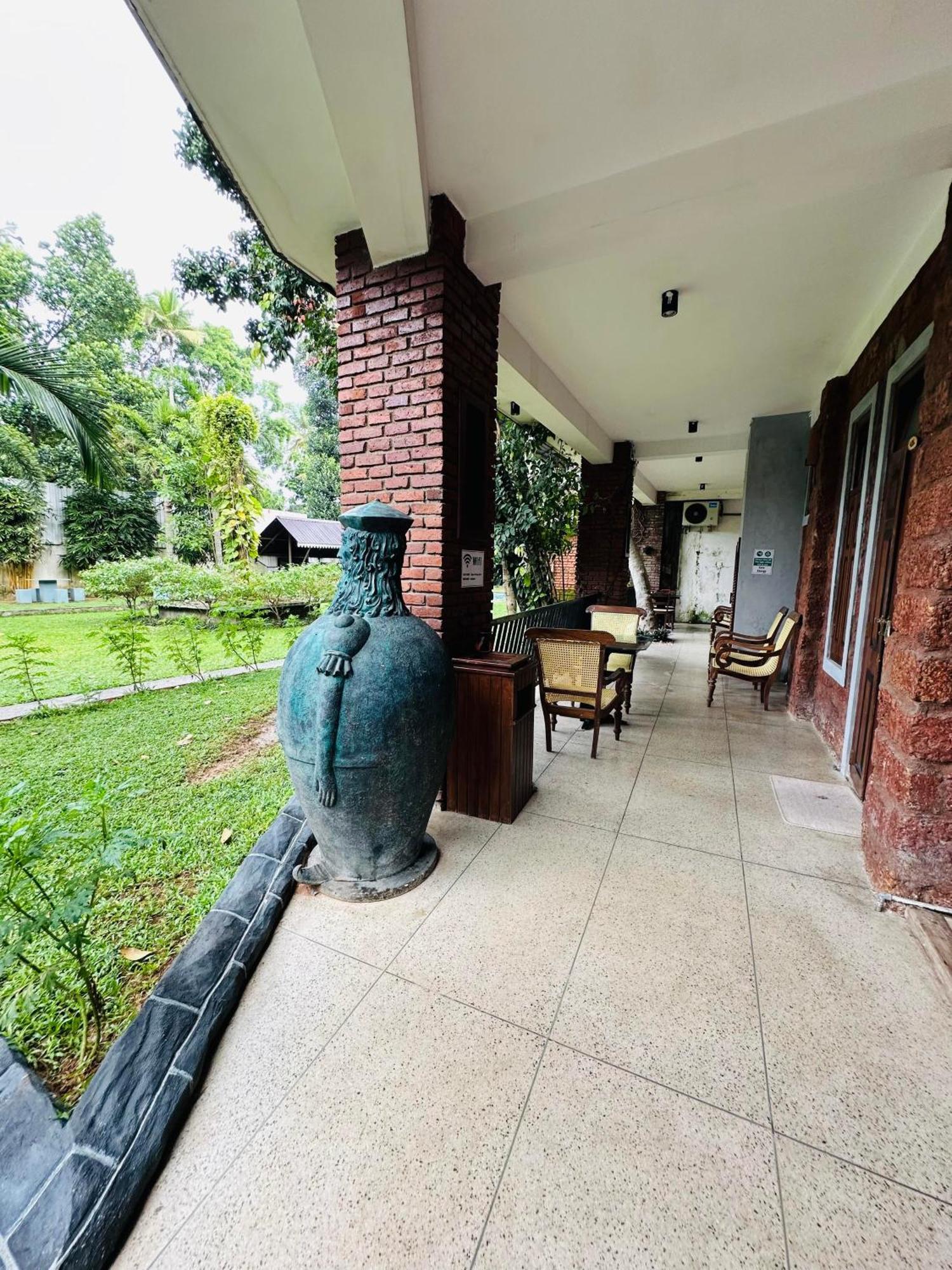 Lanka Bangla Inn Villas Restaurant & Travels Katunayaka Екстериор снимка