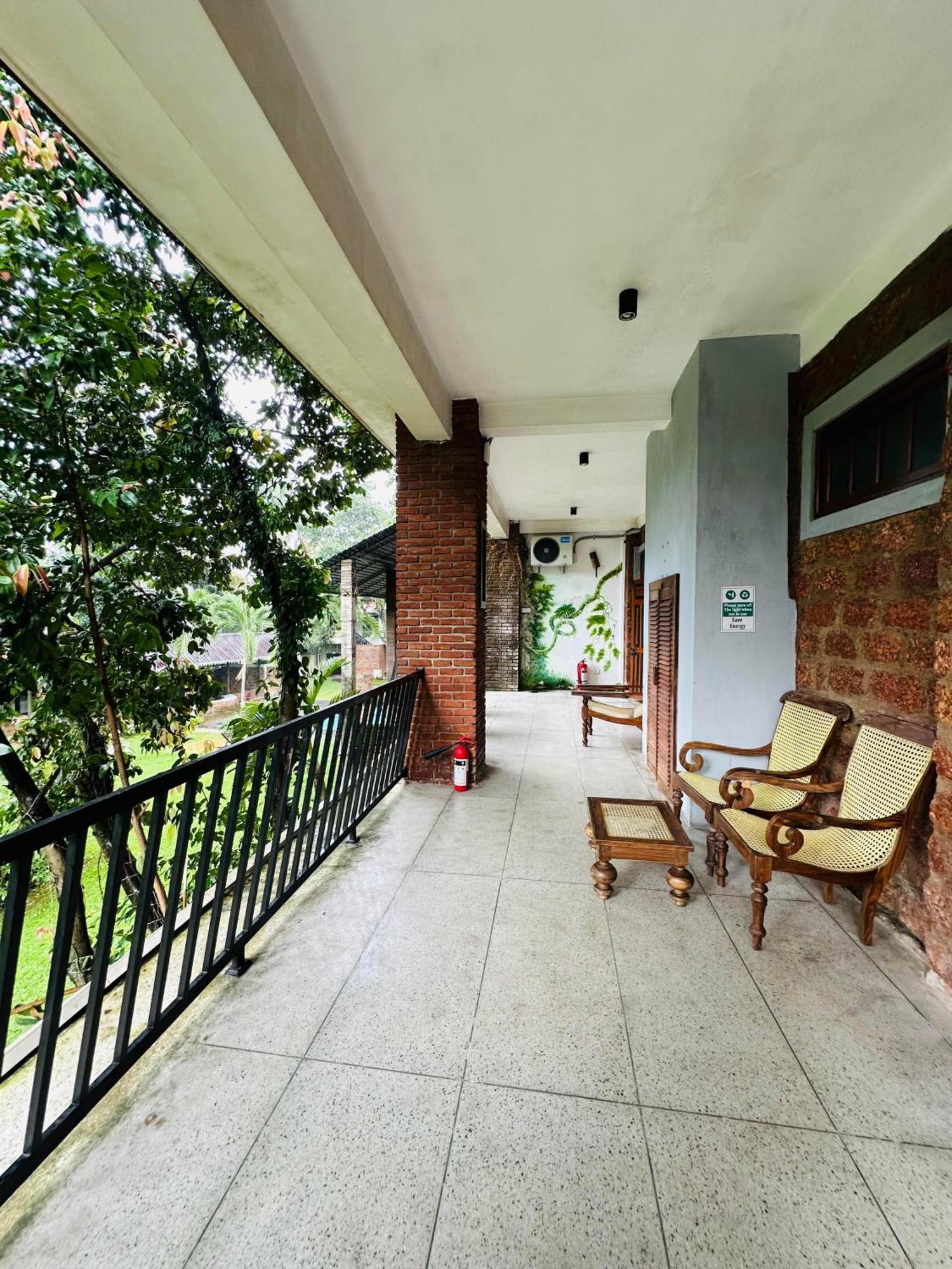 Lanka Bangla Inn Villas Restaurant & Travels Katunayaka Екстериор снимка