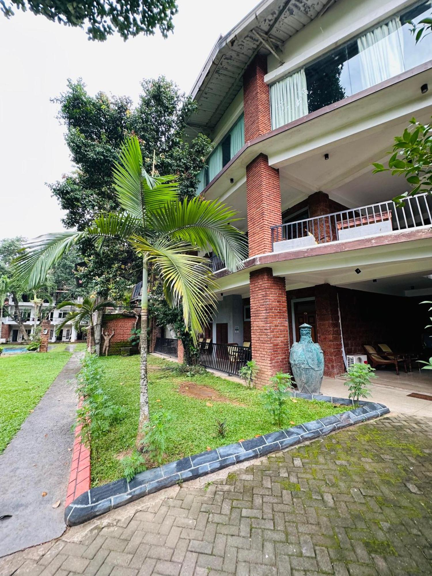 Lanka Bangla Inn Villas Restaurant & Travels Katunayaka Екстериор снимка
