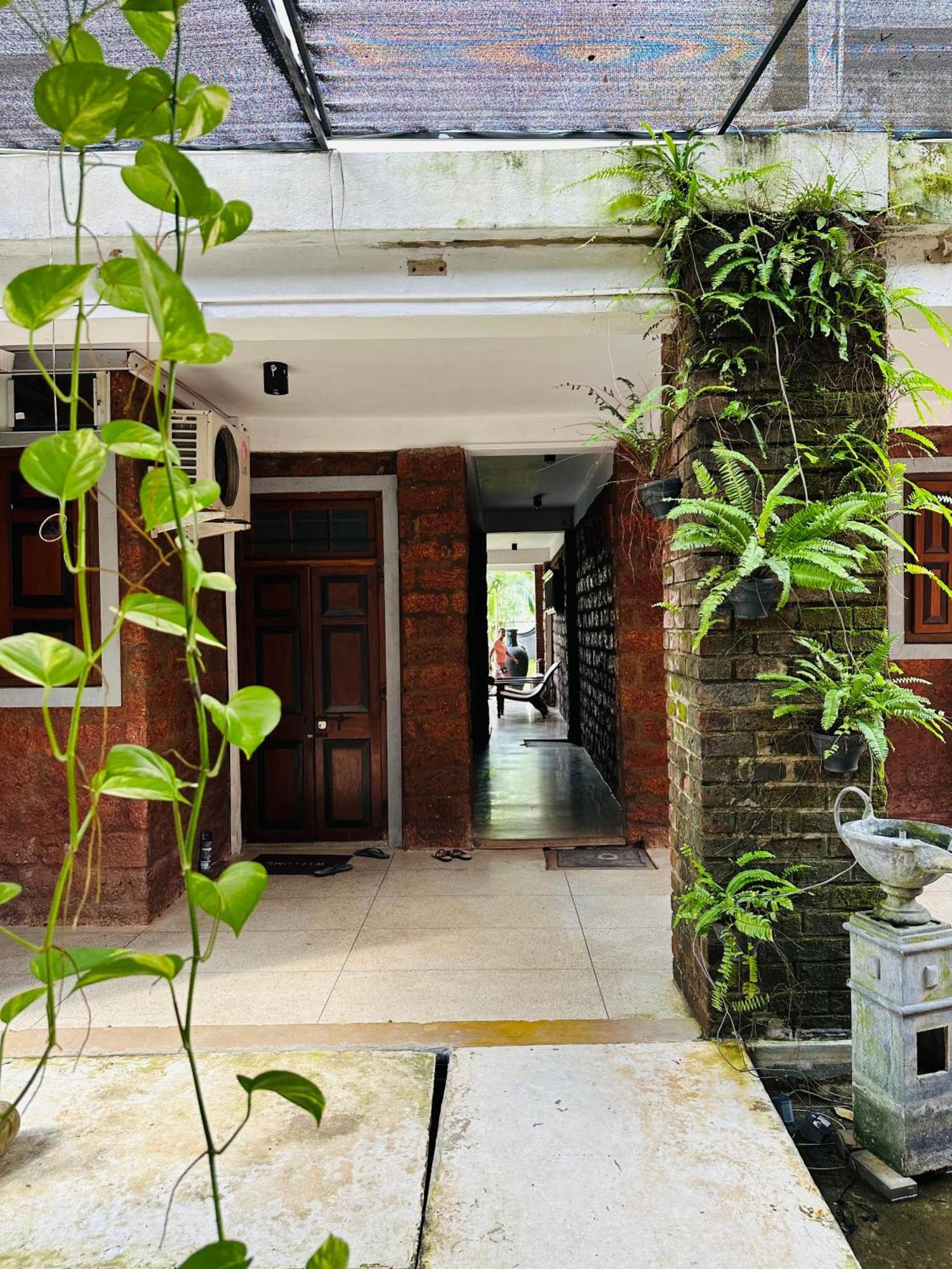 Lanka Bangla Inn Villas Restaurant & Travels Katunayaka Екстериор снимка