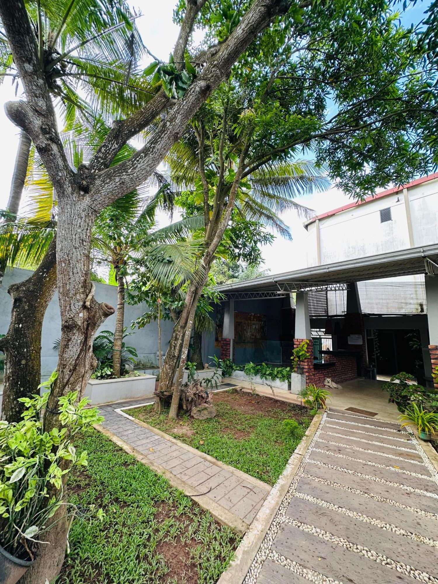 Lanka Bangla Inn Villas Restaurant & Travels Katunayaka Екстериор снимка