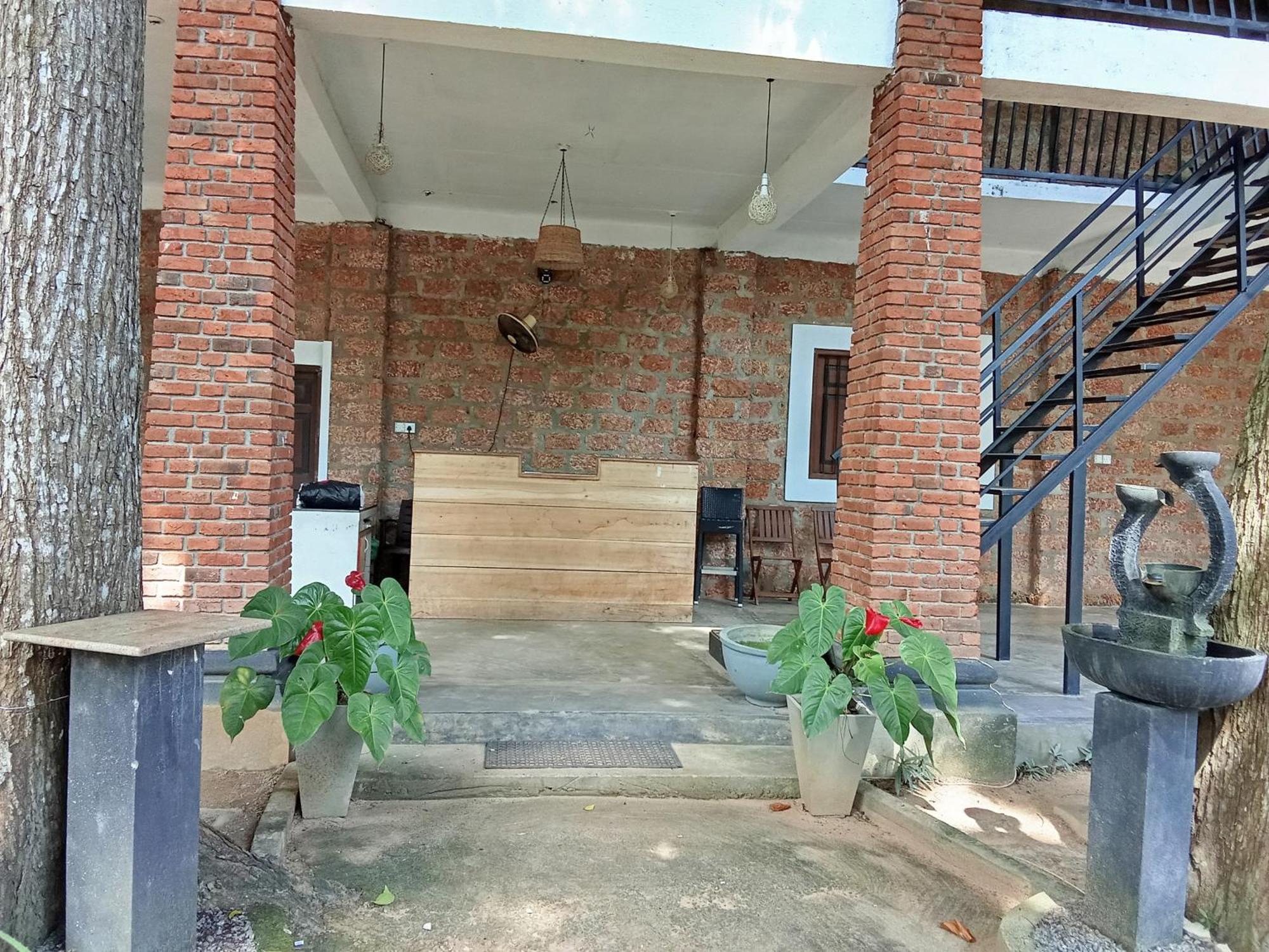 Lanka Bangla Inn Villas Restaurant & Travels Katunayaka Екстериор снимка