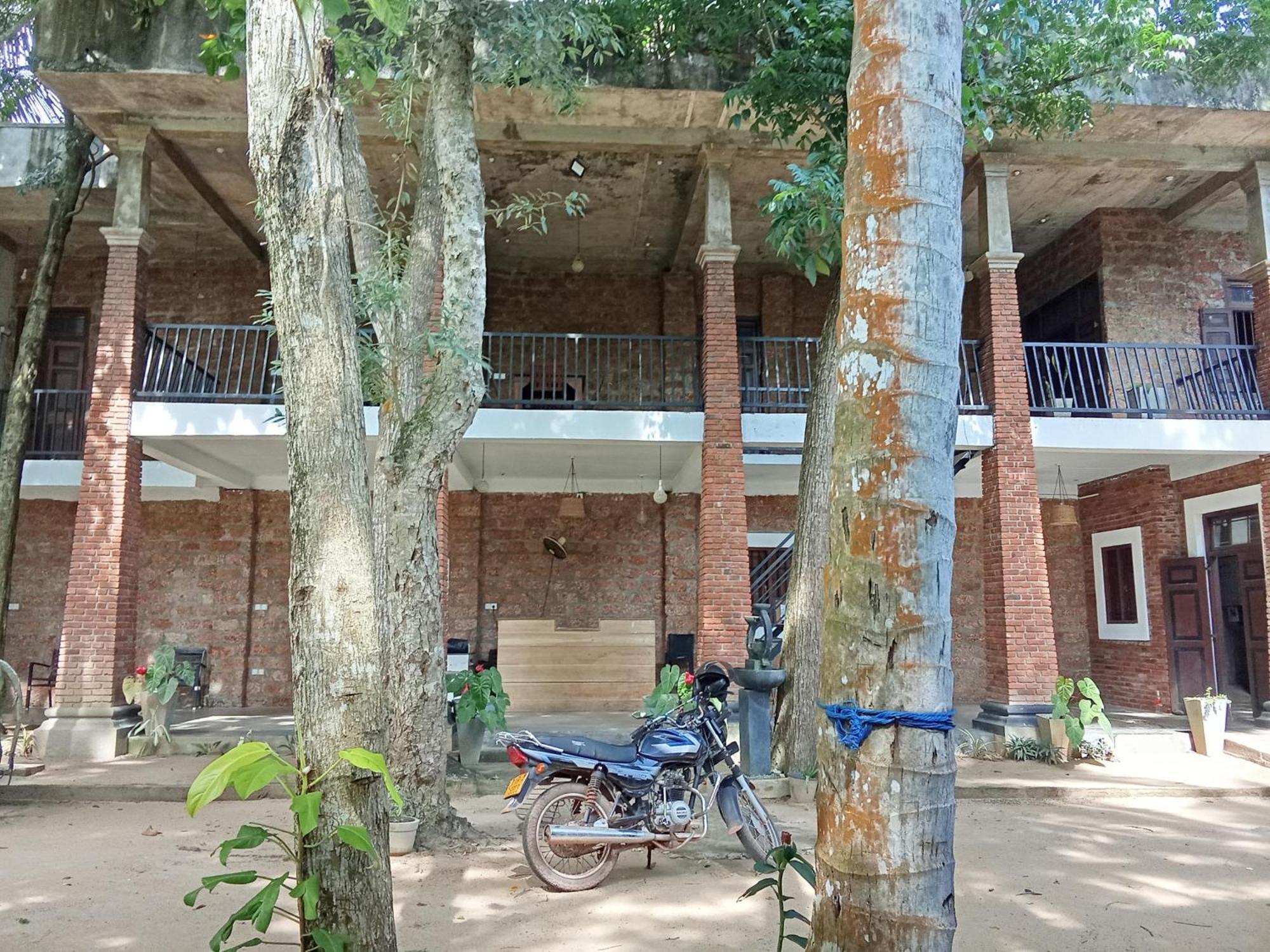 Lanka Bangla Inn Villas Restaurant & Travels Katunayaka Екстериор снимка